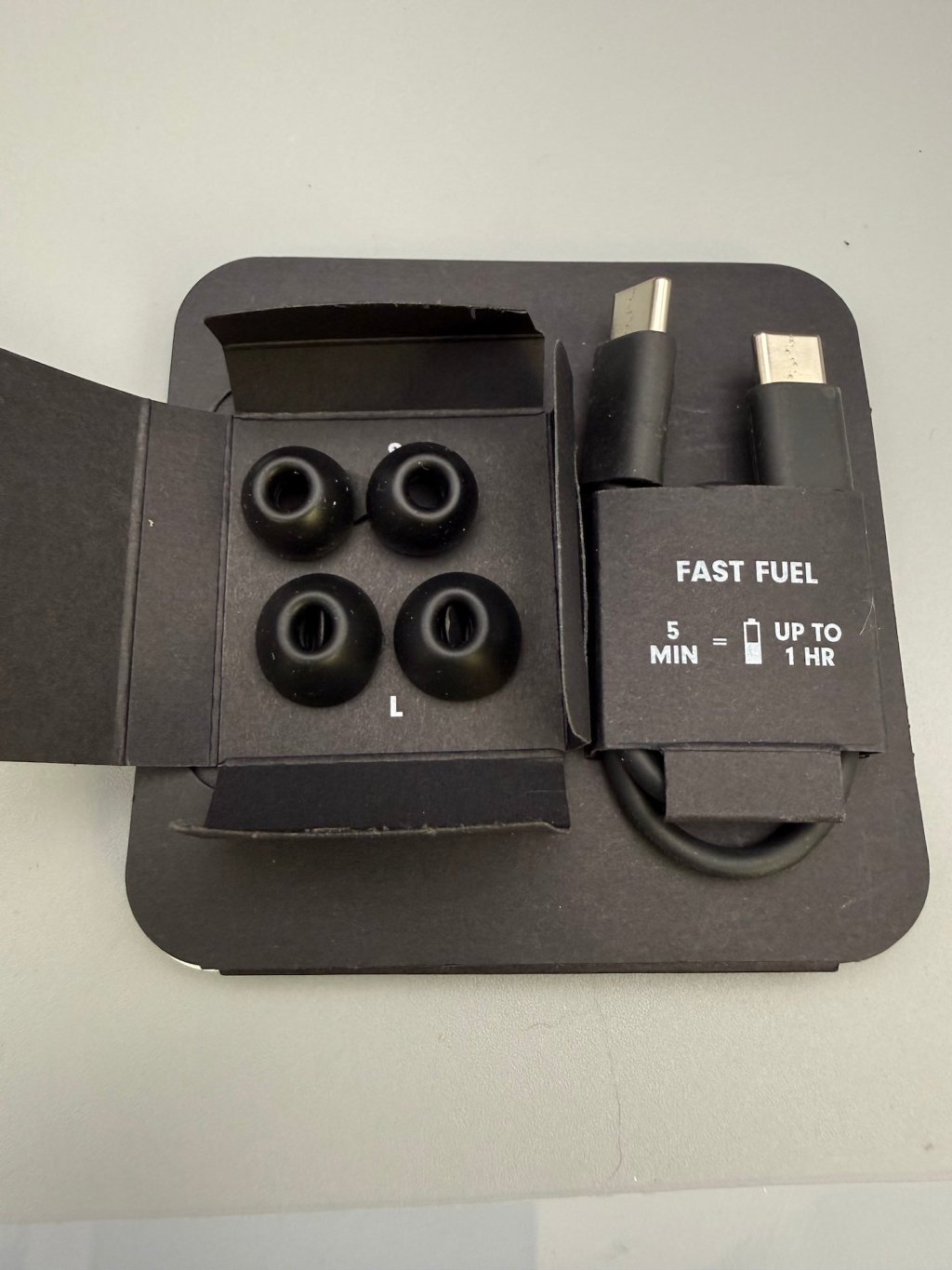 Genuine Beats Studio Buds Ear Tips S/L USB-C Cable & Box Black