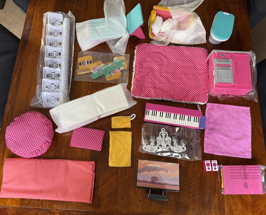 Jupiter Hollywood Hills Dolls House - Cooker, Piano, TV & Accessories New